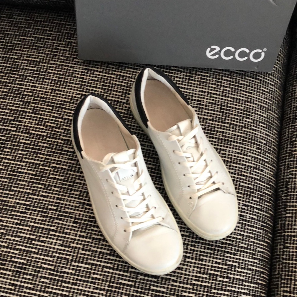 Ecco White Leather Tennis Shoes